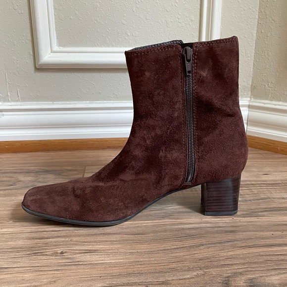 Nine West WNWatchMe Dark Brown Soft Heeled Boots 2 in Heel Block Heel US 8.5M - Picture 3 of 6